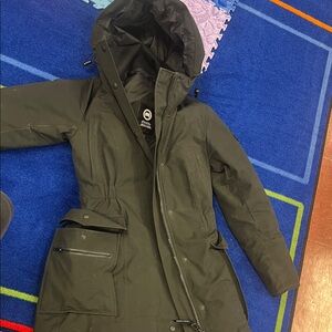 Canada Goose Women's black kinley parka black label size small